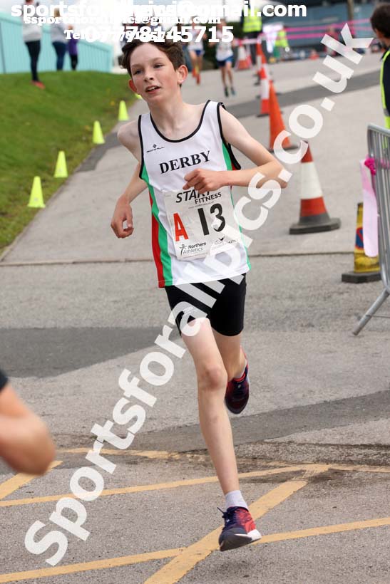 Boys under-13s 3 stage relay, Northern Senior 6 and 4 and Junior Stage Road Relays, SportsCity, Manchester. Photo:  David T. Hewitson/Sports for All Pics